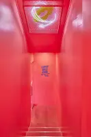 올레드 복도 스포츠 테마 카페 계단 인테리어